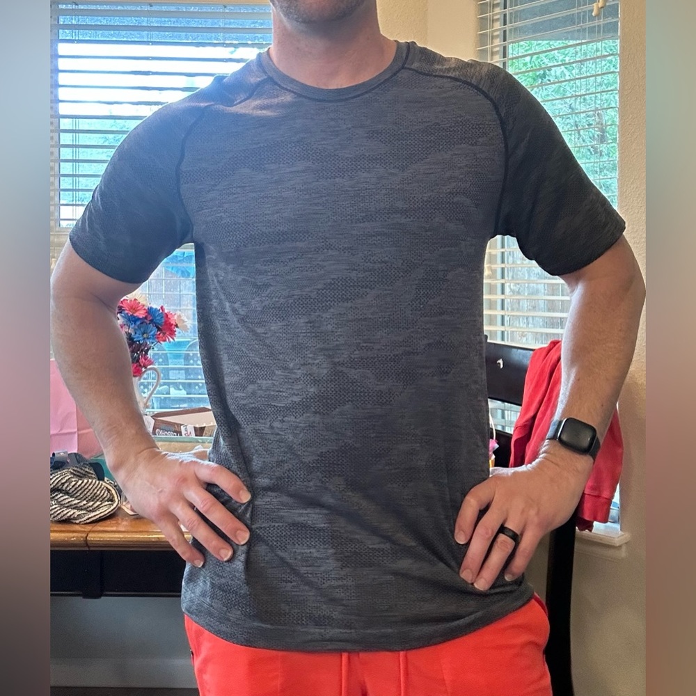 Large Lululemon grey and black camo metal vent tech short sleeve tee shirt